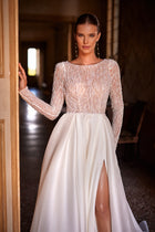 Agnes plain classic wedding dress from DAMA Couture (main photo)