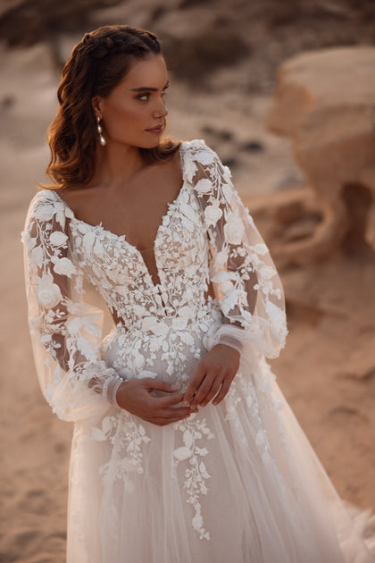 Alia’s puff lace sleeves add a hint of drama and delicate romance, beautifully framing the arms.