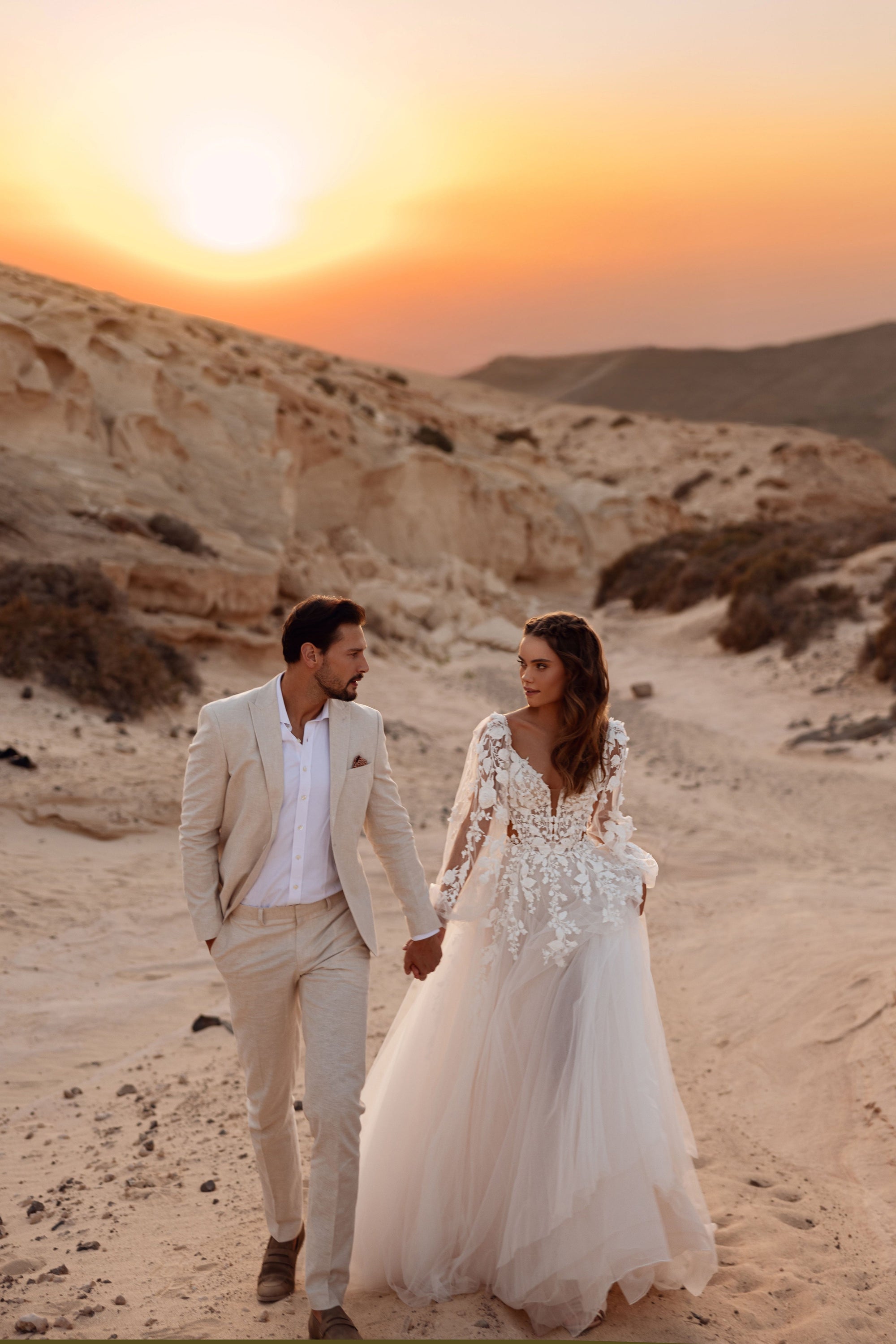 The tulle skirt of Alia features light, layered fabrics that float gently with every movement, for an airy, romantic feel.