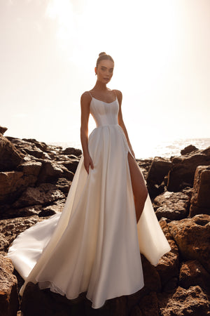 Classic wedding dresses | 2023 Collection - DAMA Couture Classic wedding dresses | 2023 Collection - DAMA Couture