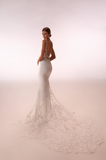 Mermaid wedding dress with plain skirt and train Apolonia from DAMA Couture (studio back picture)