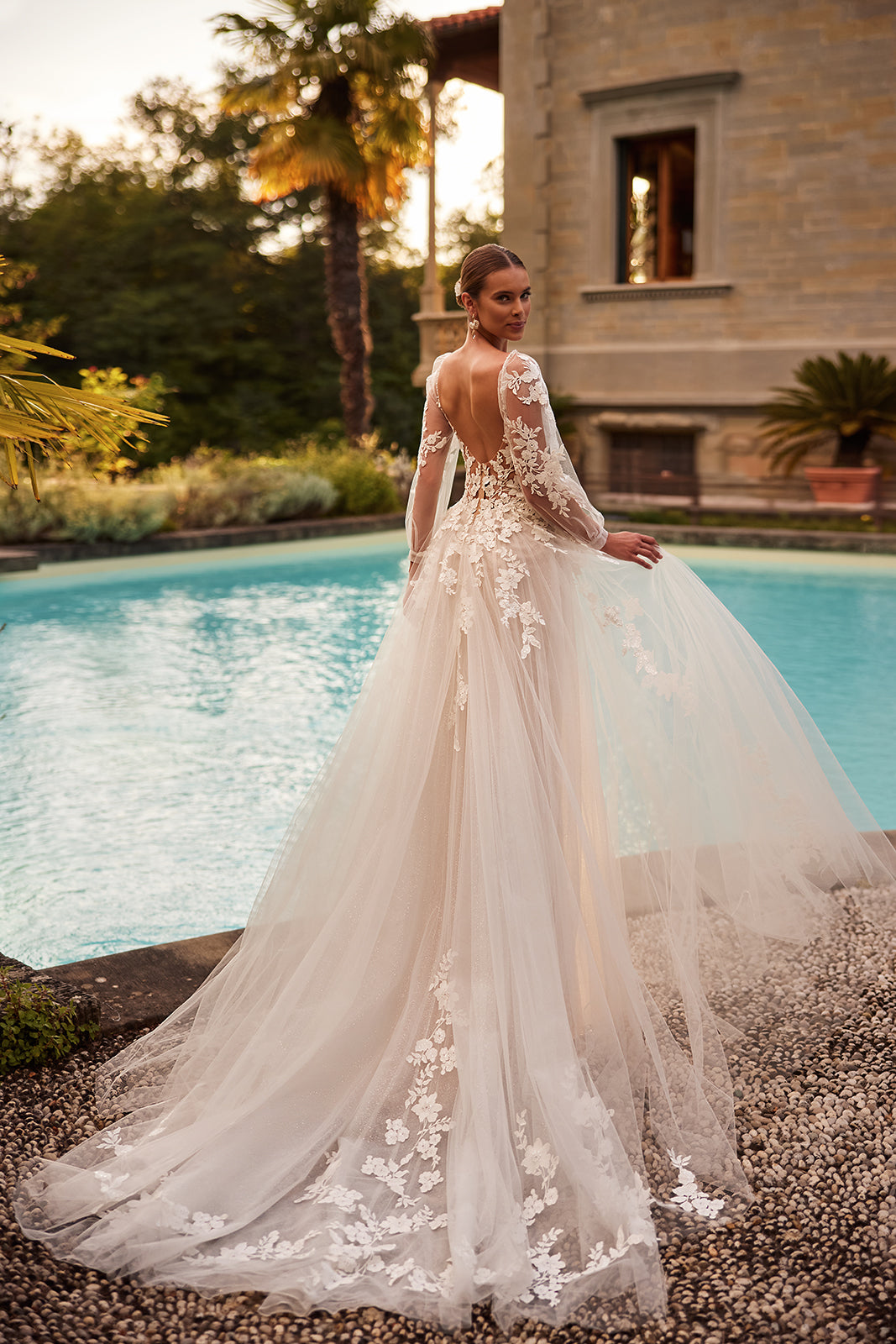 Princess wedding dress with detachable sleeves Ariana from DAMA Couture (back picture)