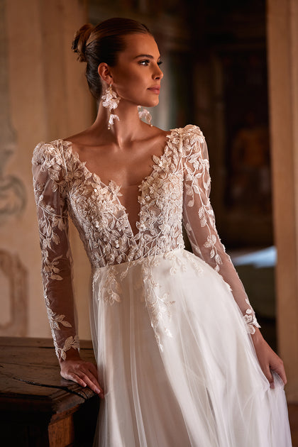 Lace wedding dress with long sleeves Calista Cristal from DAMA Couture (close up picture)