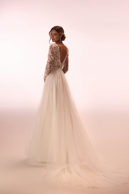 Lace wedding dress with long sleeves Calista Cristal from DAMA Couture (studio picture)