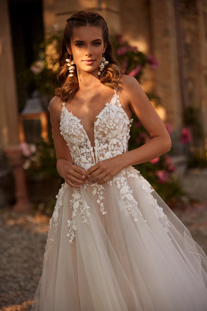 Princess wedding dress with lace Claire from DAMA Couture (main photo)