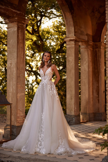 Princess wedding dress with lace Claire from DAMA Couture (extra photo)