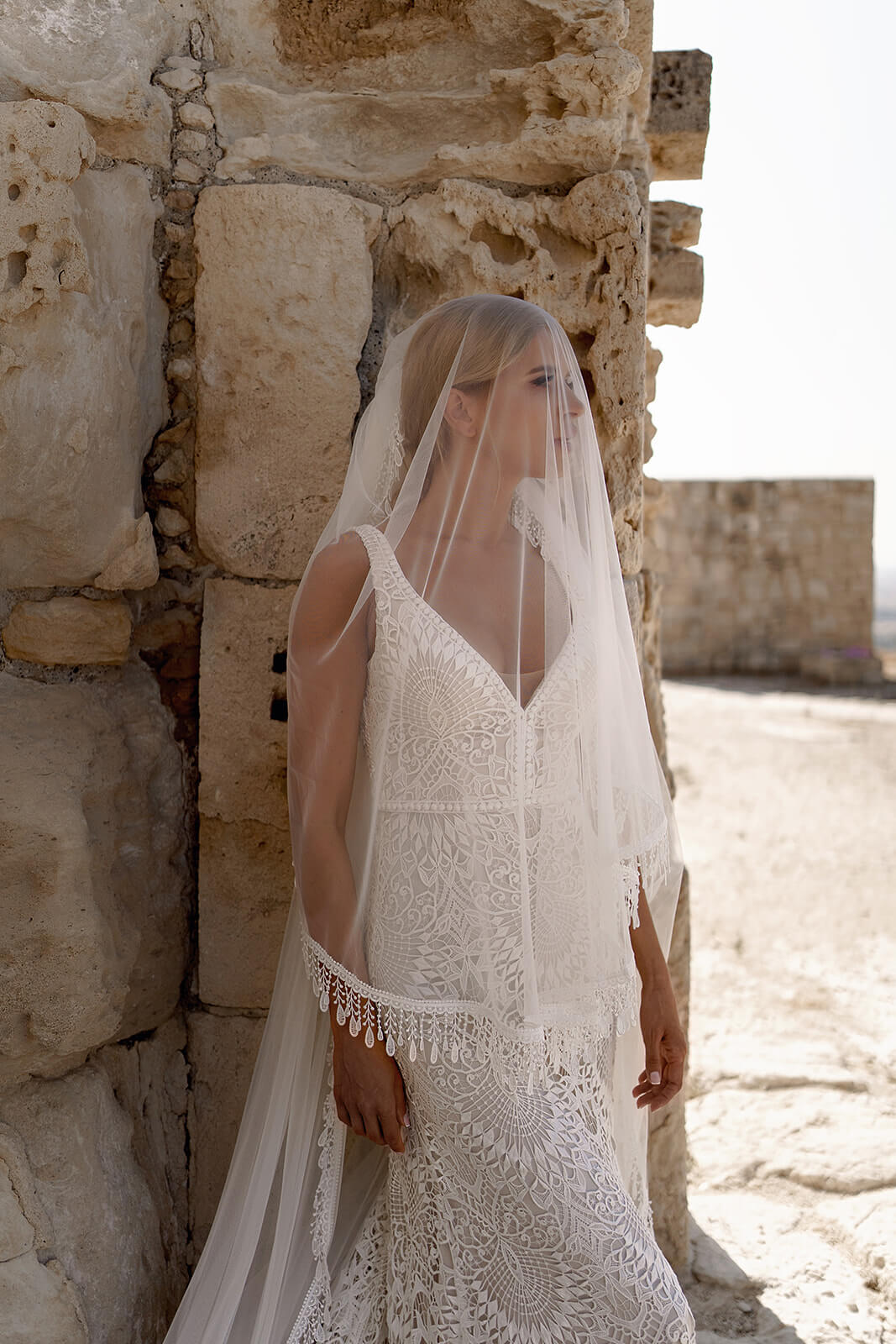 Cathedral veil with fringe – close-up of the cathedral wedding veil.
