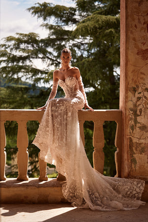 Glamour lace mermaid wedding dress with long sleeves Ellyse from DAMA Couture (campaign photo)
