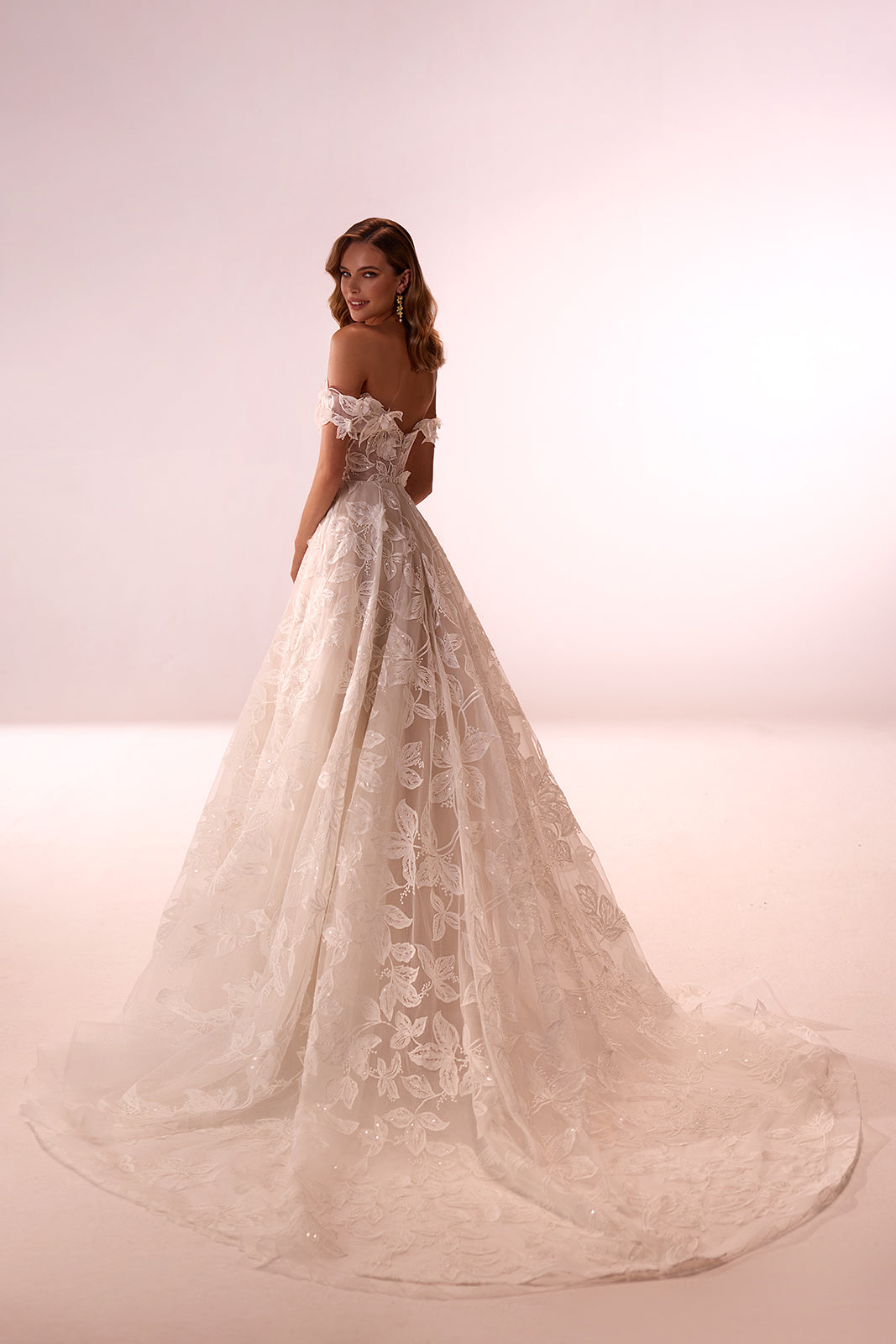 Ivy – wedding dress by DAMA Couture.