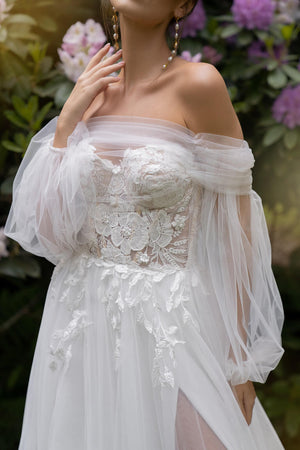 Lanka – wedding dress in motion.