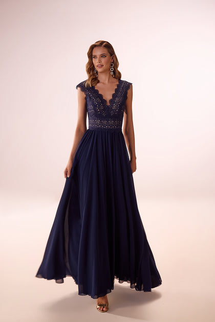 Long classic evening dress Lidia Navy from DAMA Couture (studio photo)