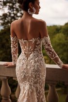 Romantic mermaid wedding dress from lace Procella from DAMA Couture (close up)