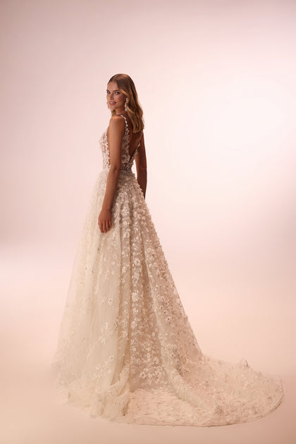 Romantic 3d lace wedding dress Samsara from DAMA Couture (studio back photo)