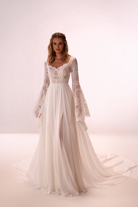 Bohemian lace wedding dress with sleeves Saskia from DAMA Couture (main photo)