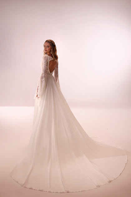 Bohemian lace wedding dress with sleeves Saskia from DAMA Couture (back photo)