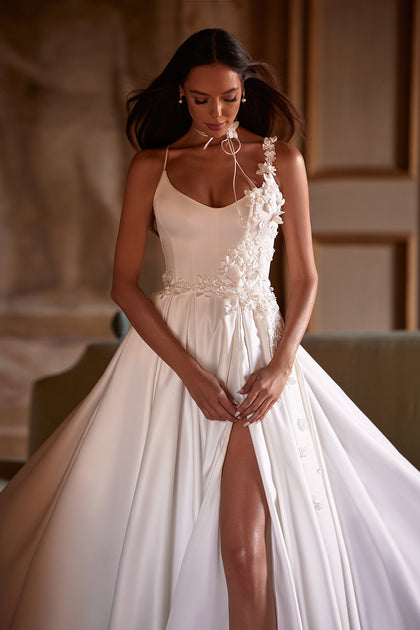 Classic simple wedding dress best sale