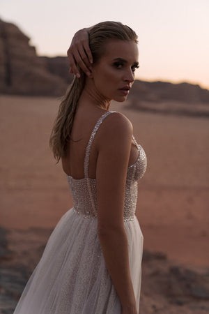 Inca – wedding dress in motion.