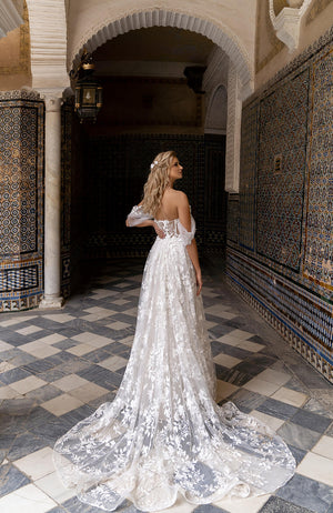 Sarah – wedding dress seen from the back.