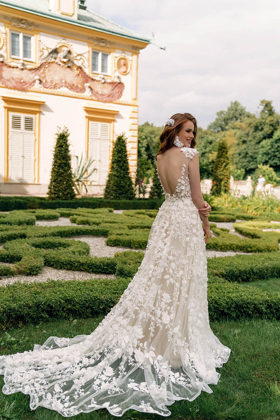 Azalea – wedding dress, DAMA Couture.