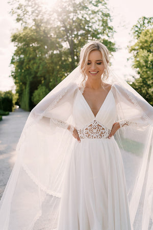 Safona – close-up of the wedding dress.