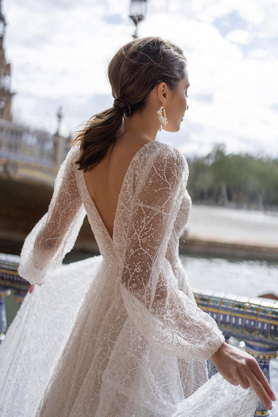 Suri – wedding dress, DAMA Couture.