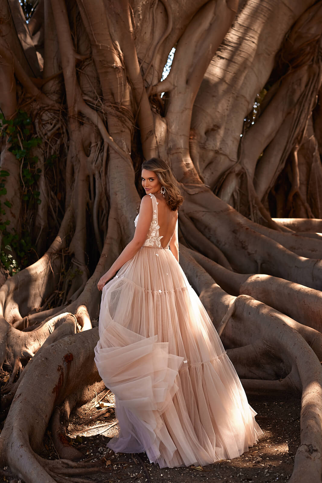 Wedding dress Vanessa – DAMA Couture A-line wedding dress.