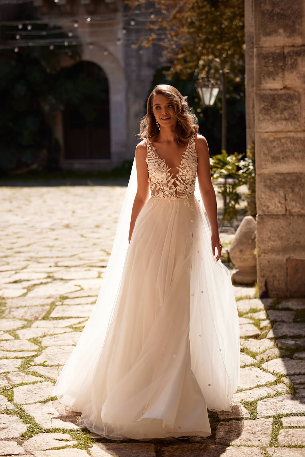 Wedding dress Galadriel – A-line wedding dress by DAMA Couture.