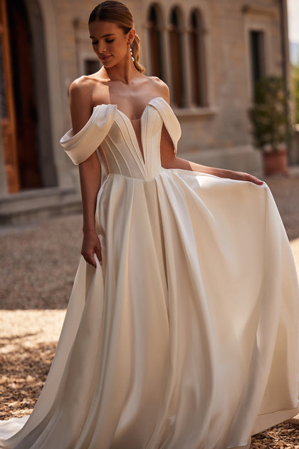 Classic simple wedding dress with falling sleeves Thalia from DAMA Couture (front photo)