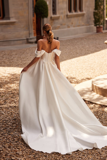 Classic simple wedding dress with falling sleeves Thalia from DAMA Couture (back secondary photo)