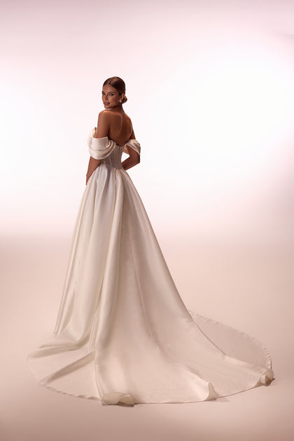 Classic simple wedding dress with falling sleeves Thalia from DAMA Couture (back studio photo)