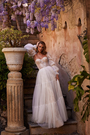 Wedding dress Loretta – A-line wedding dress with long sleeves by DAMA Couture.