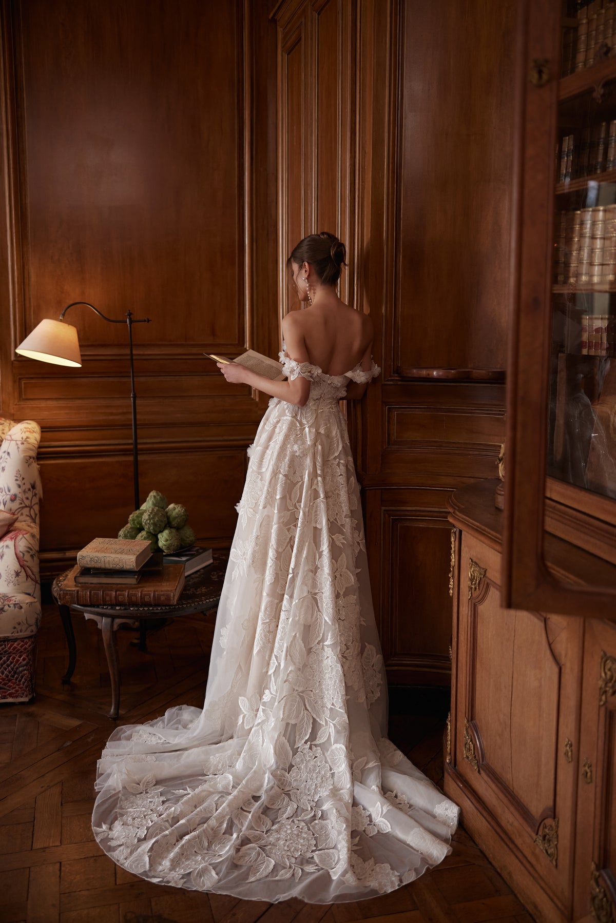 Hydragenea wedding dress – A-line bridal gown with a plunging neckline and off-the-shoulder floral straps.
