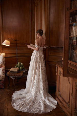 Hydragenea wedding dress – A-line bridal gown with a plunging neckline and off-the-shoulder floral straps.