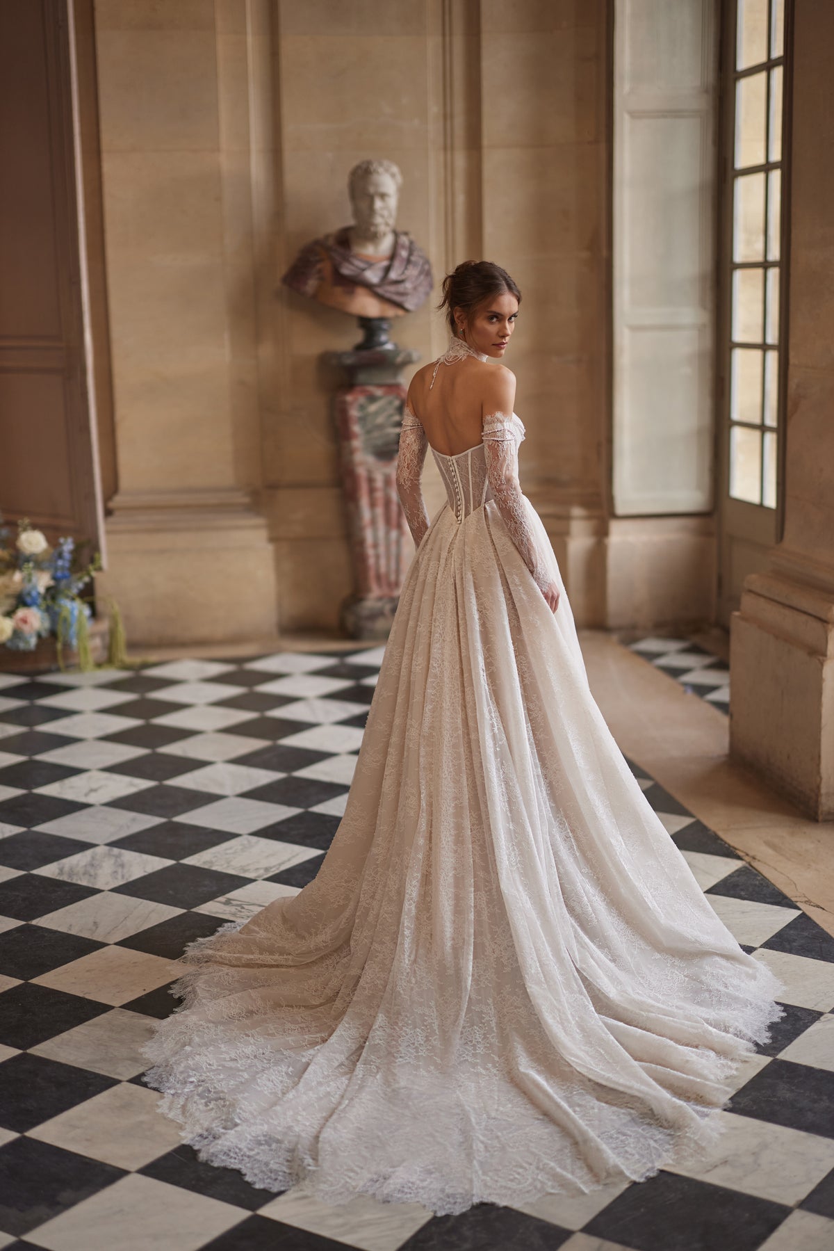 Blanche wedding dress – A-line silhouette with a beaded corset, soft lace skirt and off-the-shoulder sleeves.