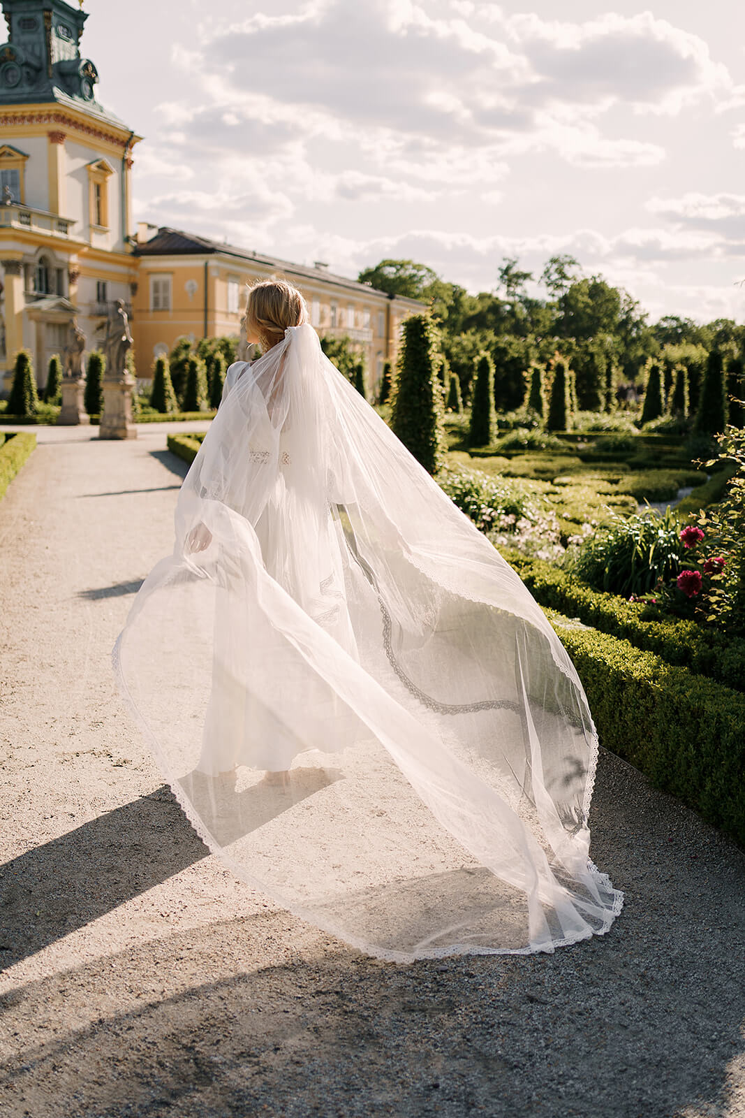 Cathedral vintage veil – DAMA Couture cathedral wedding veil, front view.