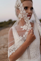 Cathedral veil with lace