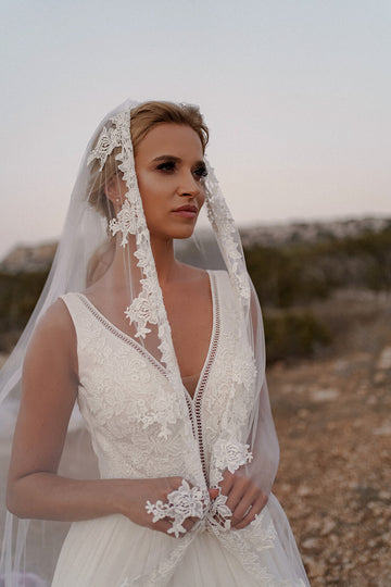 Cathedral veil with lace
