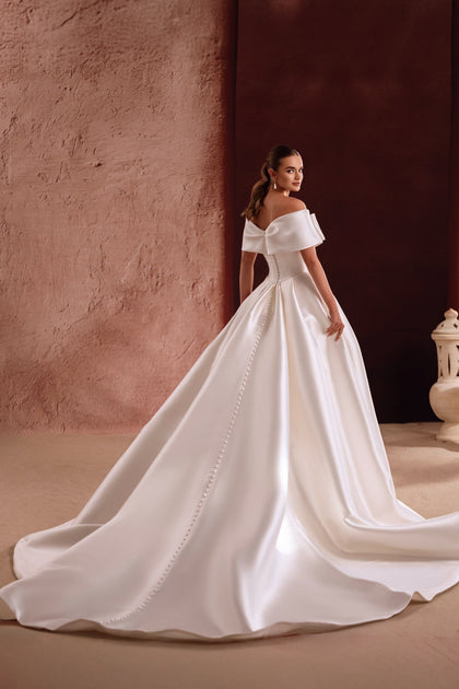 The Avin ball gown wedding dress with a voluminous satin skirt delivers a luxurious, timeless bridal look.