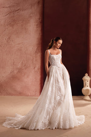 The Becco wedding dress features a lace corset bodice with a lace-up back, blending classic bridal elegance with romantic charm.