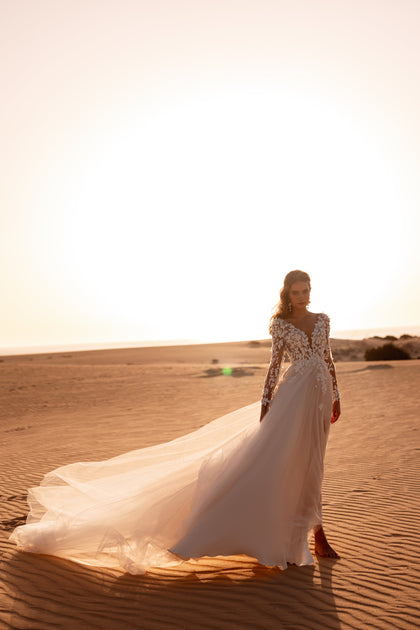 The Farida wedding dress in an A-line silhouette with floral lace and airy tulle creates a fairytale bridal look.