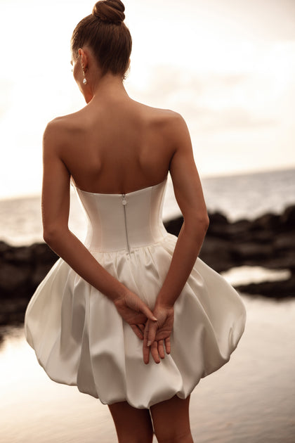Martini short wedding dress with open back and bubble skirt design embodies modern elegance and playful charm.