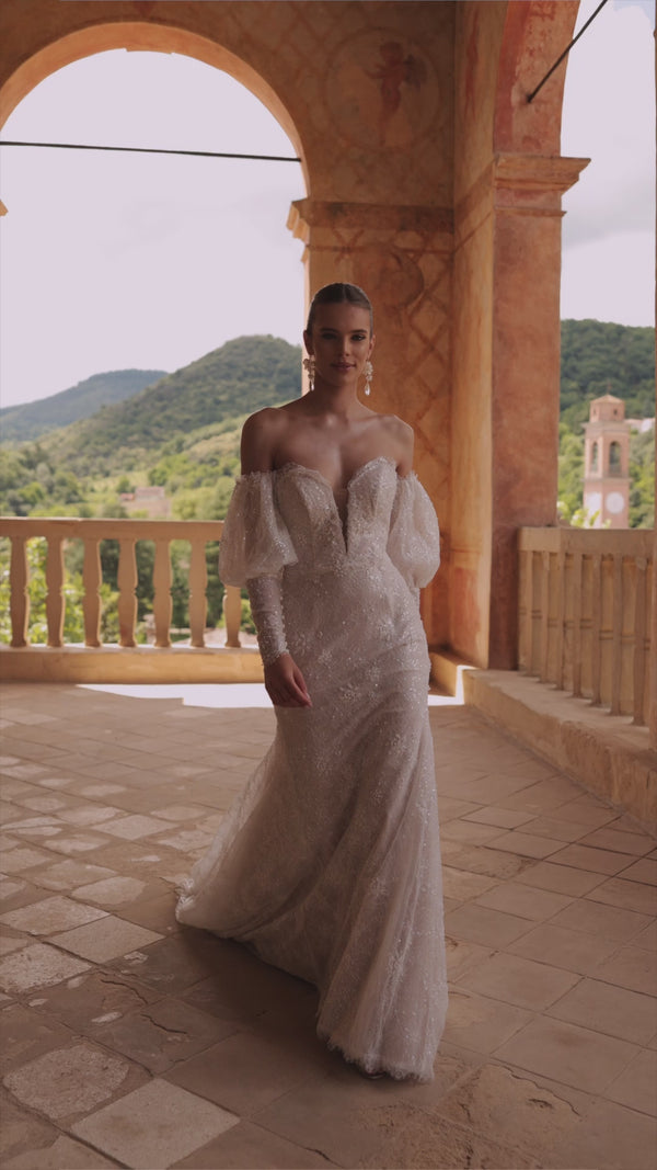 Glamour mermaid wedding dress Genevieve from DAMA Couture (Campaign video))
