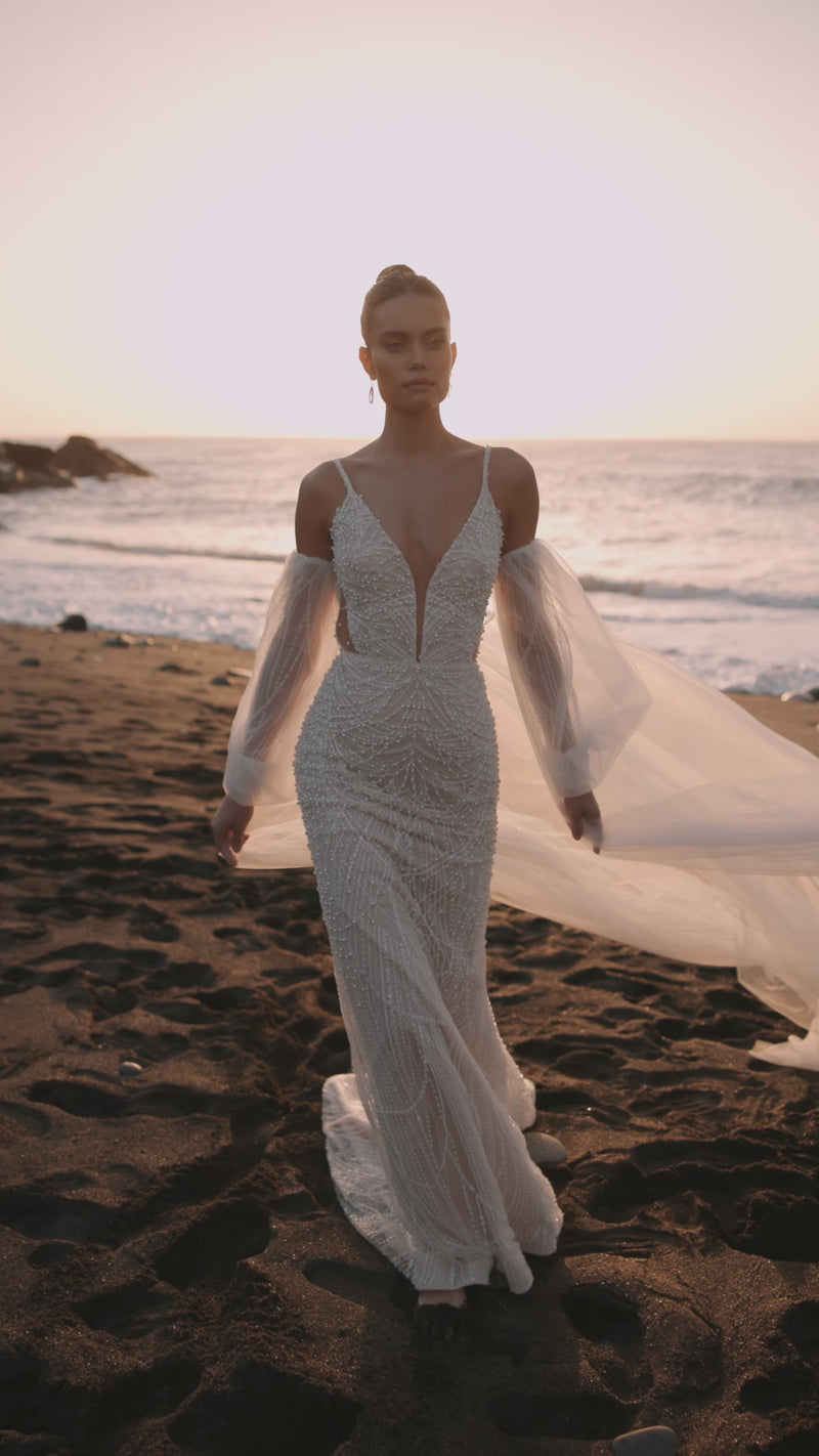 Video of the Rebecca wedding dress by DAMA Couture.