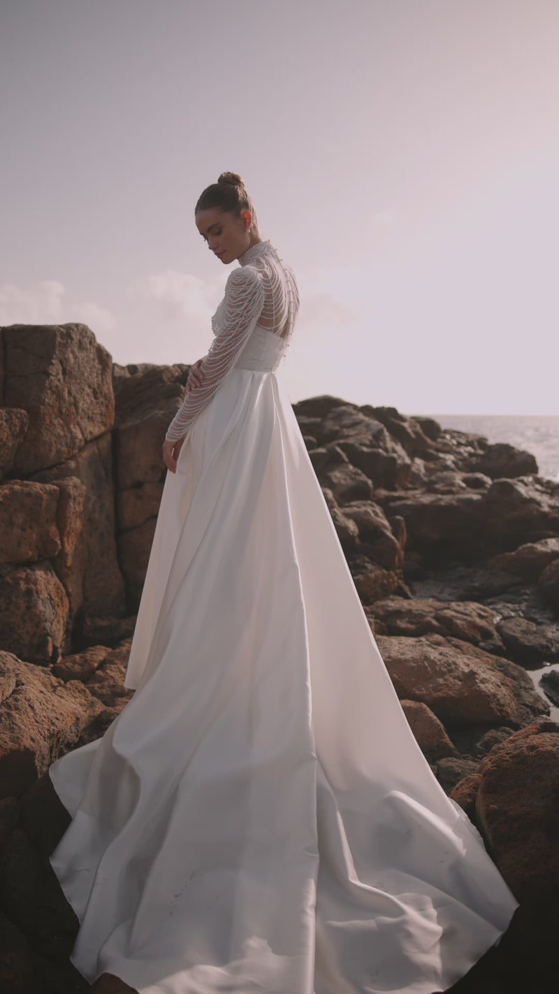 Video of the Alya bridal blouse by DAMA Couture.