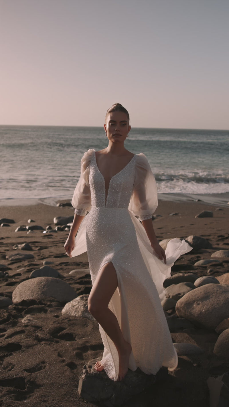 Video of the Davina wedding dress by DAMA Couture.