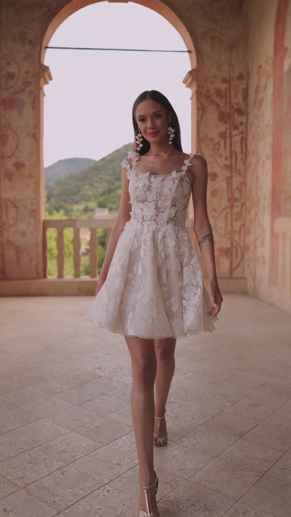 Short wedding dress with lace Amanda from DAMA Couture main video