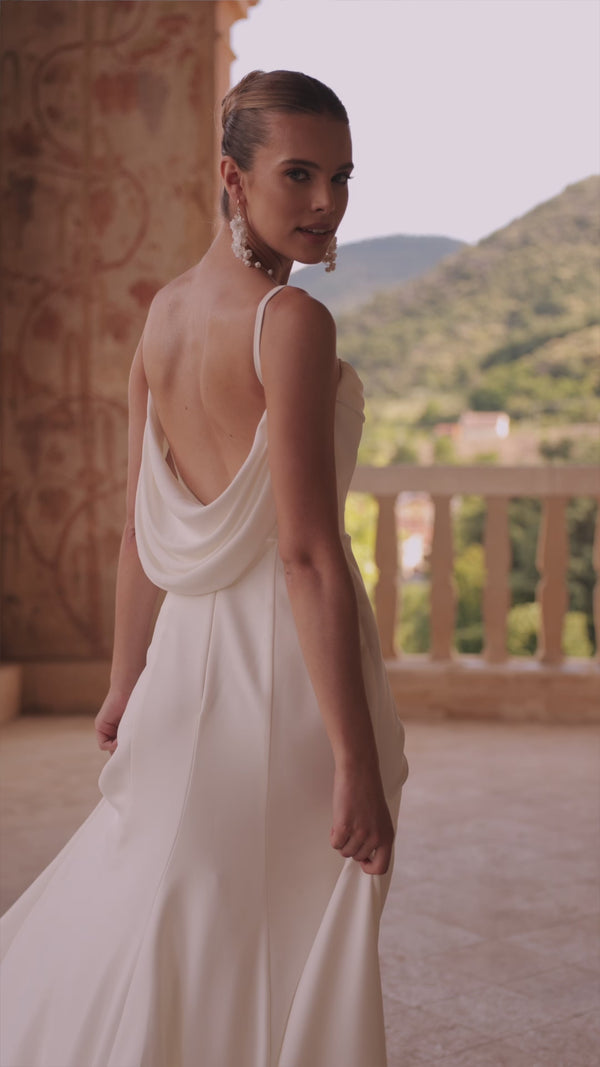 Plain classic wedding dress Charmony from DAMA Couture (campaign video)