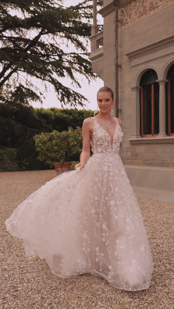 Romantic 3d lace wedding dress Samsara from DAMA Couture (campaign video)