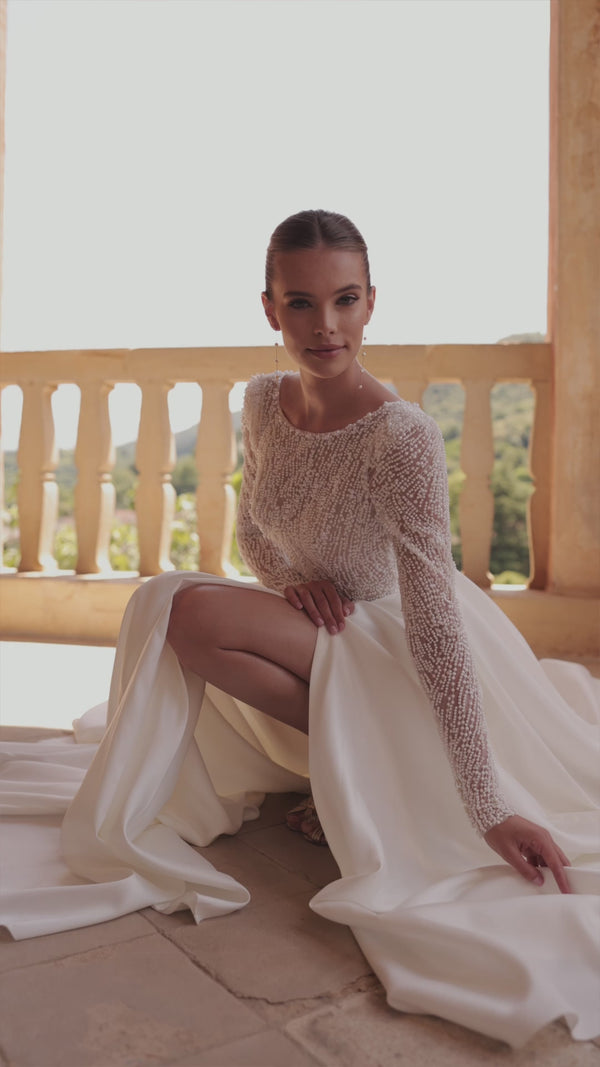 Agnes plain classic wedding dress from DAMA Couture video