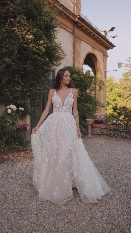 Romantic 3d lace wedding dress Samsara from DAMA Couture (secondary video)